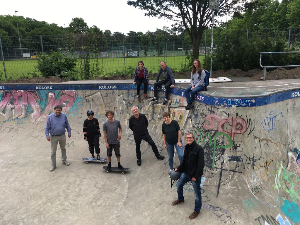 GRÜNE besuchen Skate-Anlage Berg Fidel – und stimmen für Sanierung