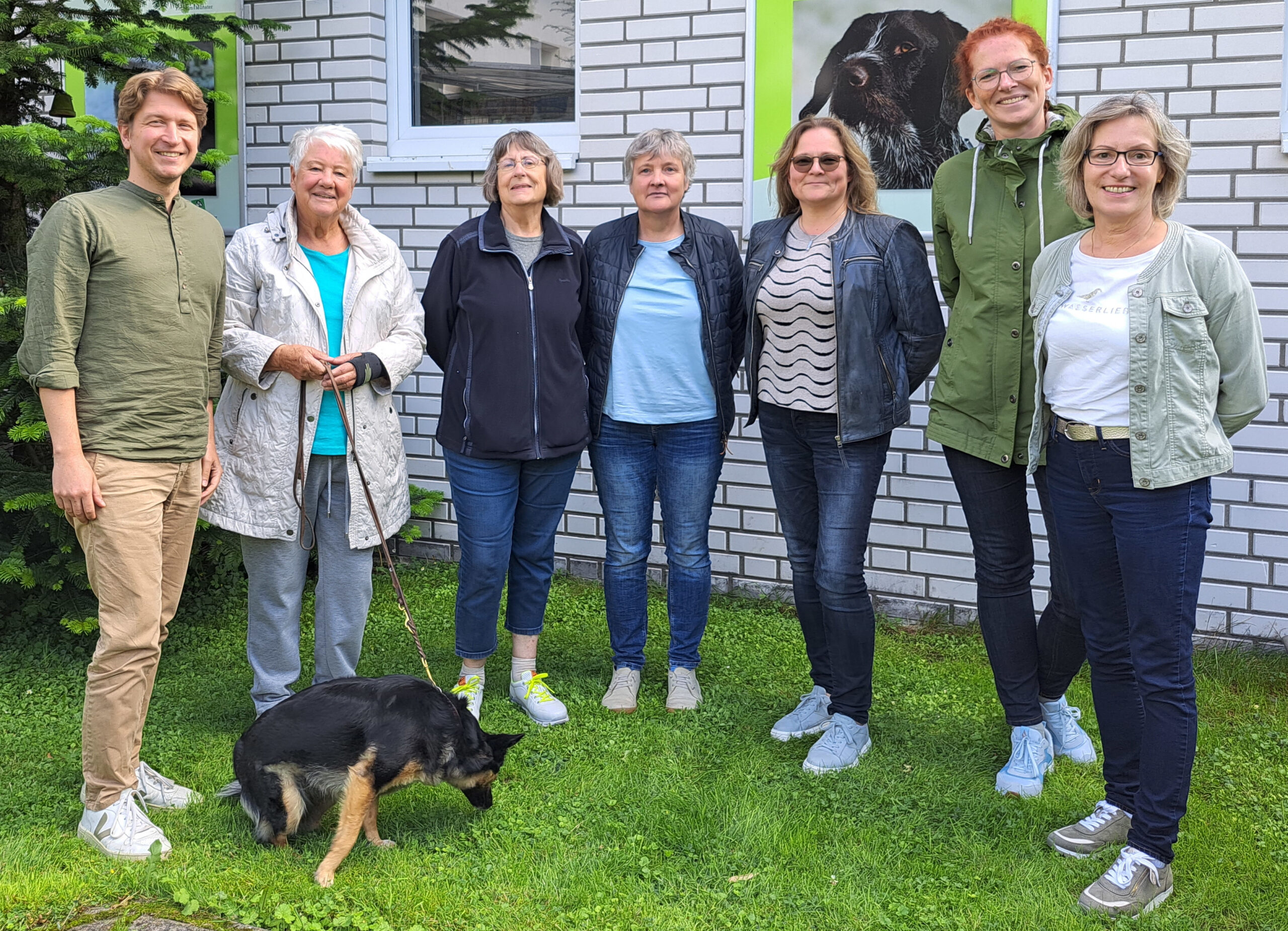 Hund, Katz‘ und Co.: GRÜNE besuchen Tierheim an der Dingstiege
