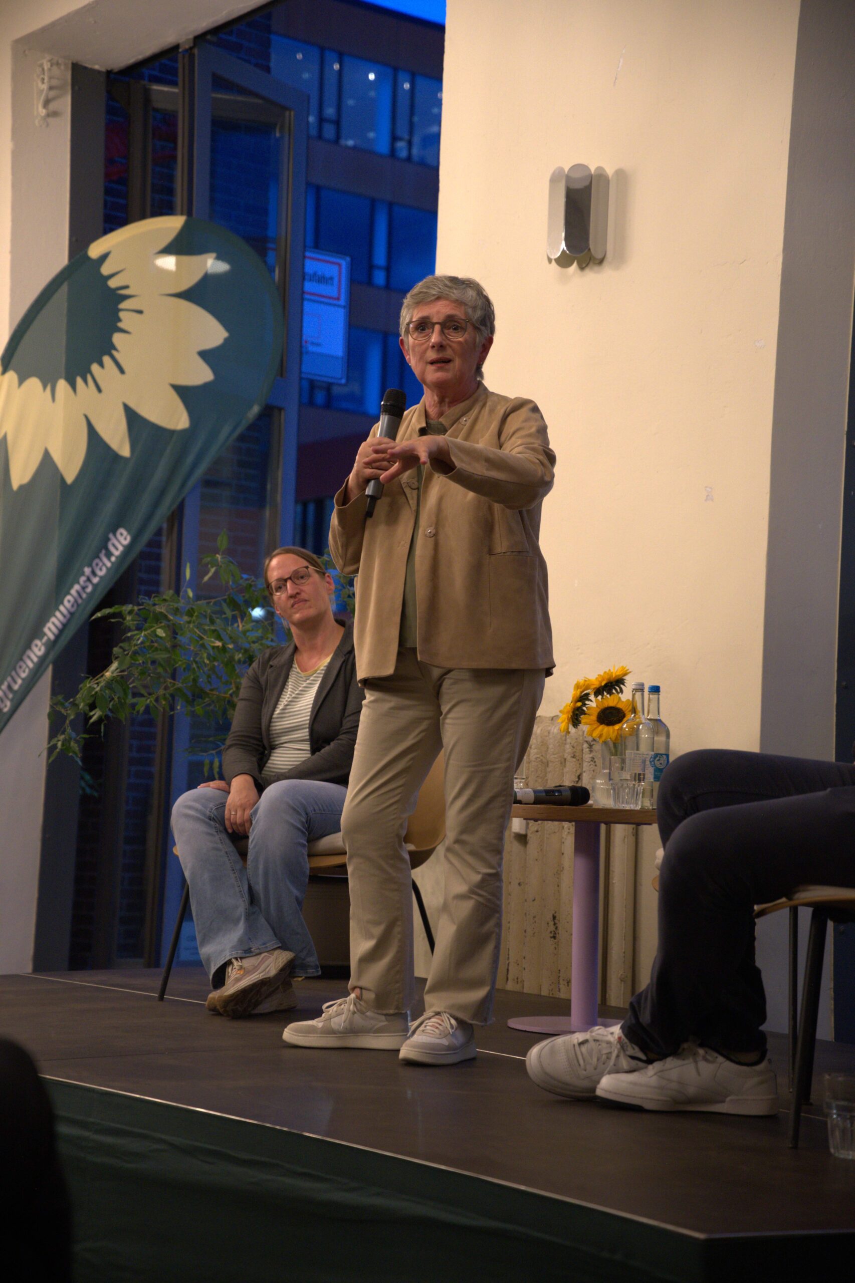 Britta Haßelmann redet auf der Veranstaltung